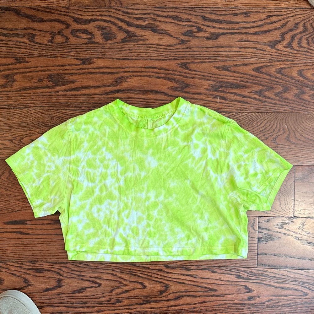 Lululemon neon cropped shirt